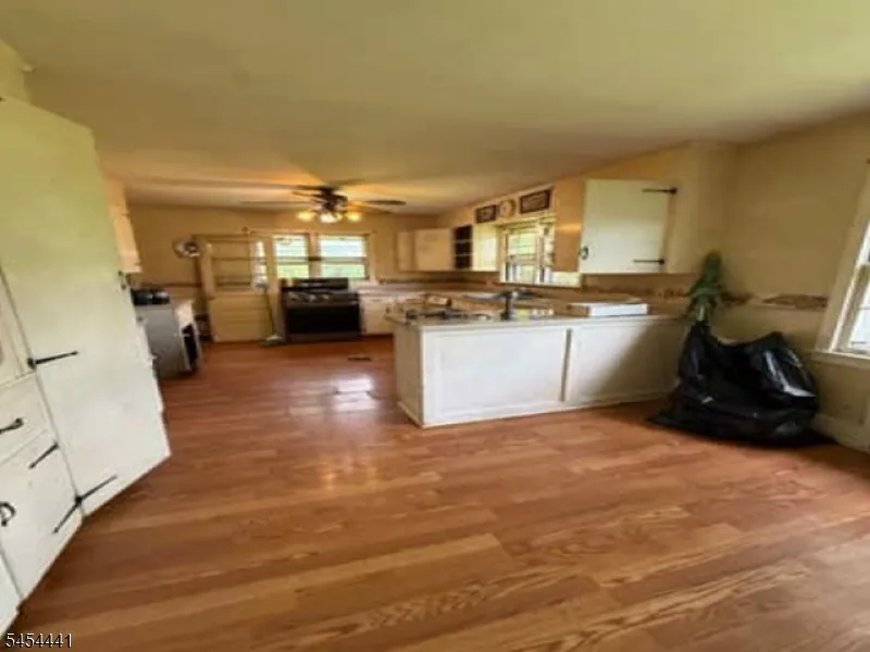 37 Hope Rd Liberty, NJ 07838