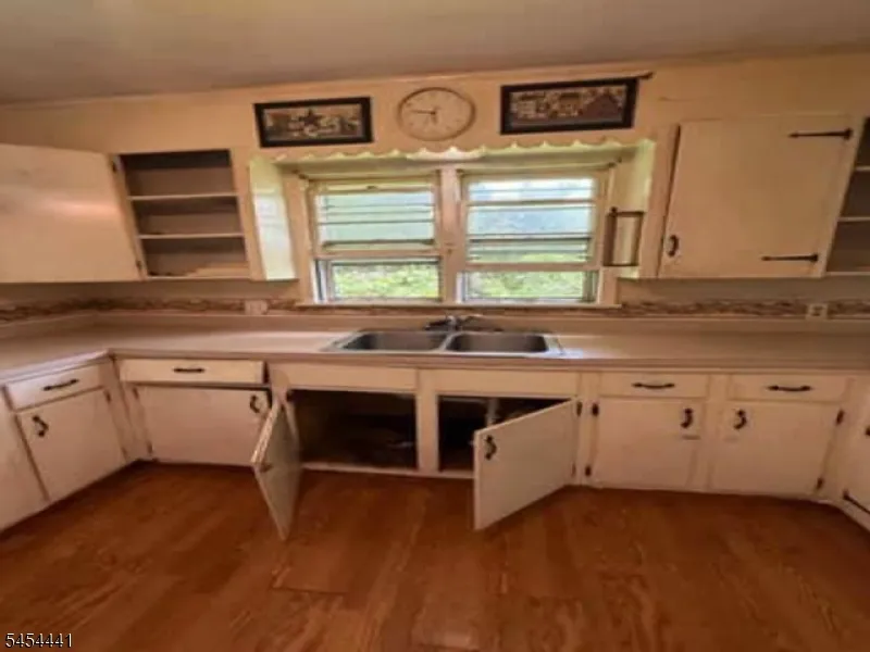 37 Hope Rd Liberty, NJ 07838
