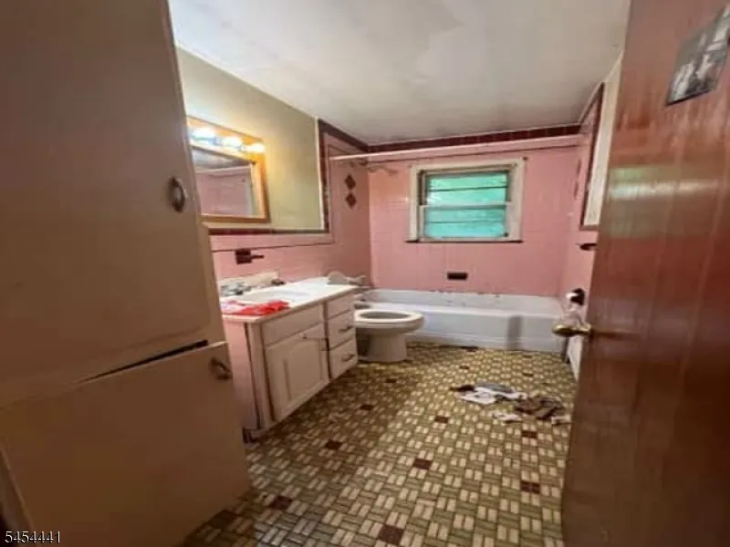 37 Hope Rd Liberty, NJ 07838