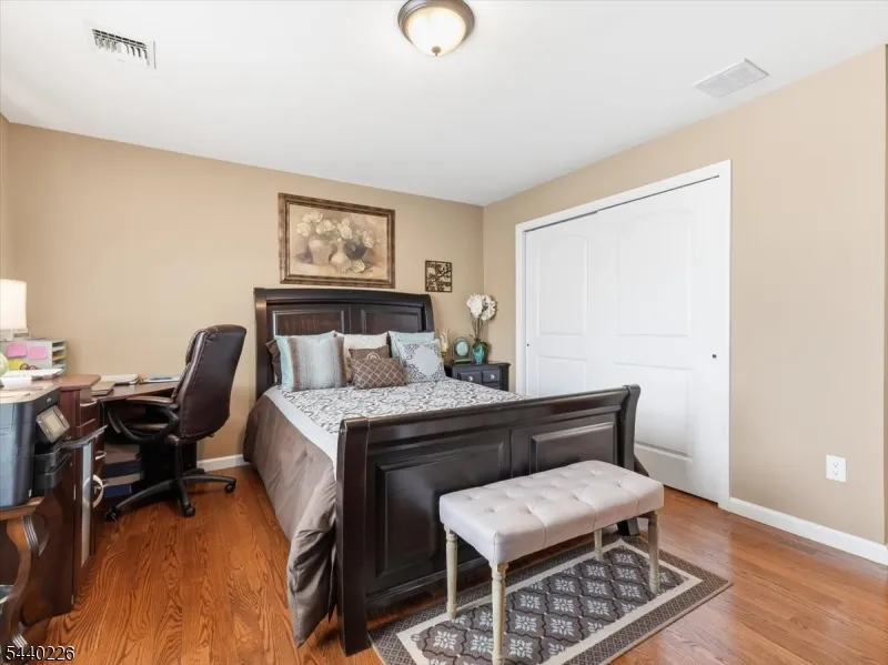 911 Worth Ave Linden City, NJ 07036
