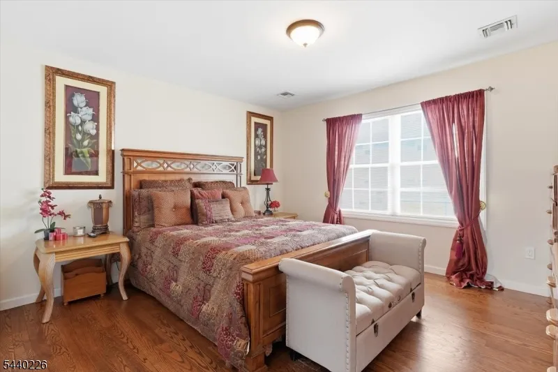 911 Worth Ave Linden City, NJ 07036