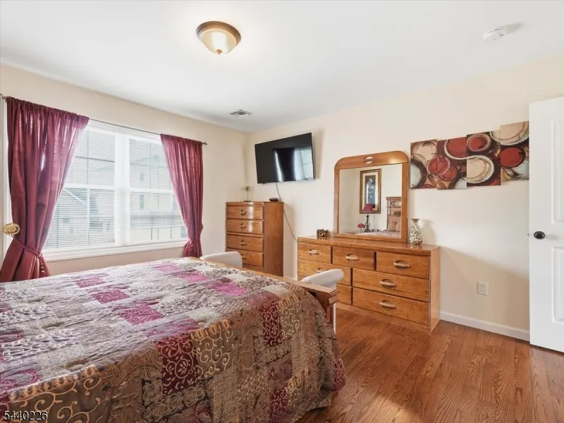 911 Worth Ave Linden City, NJ 07036