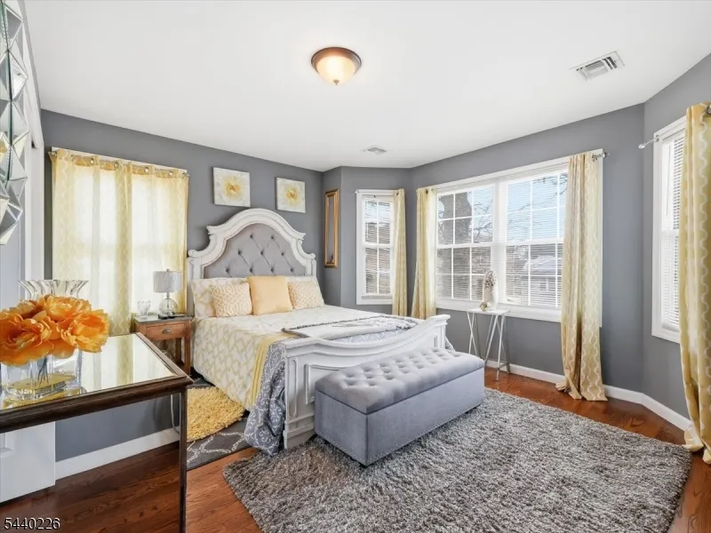 911 Worth Ave Linden City, NJ 07036