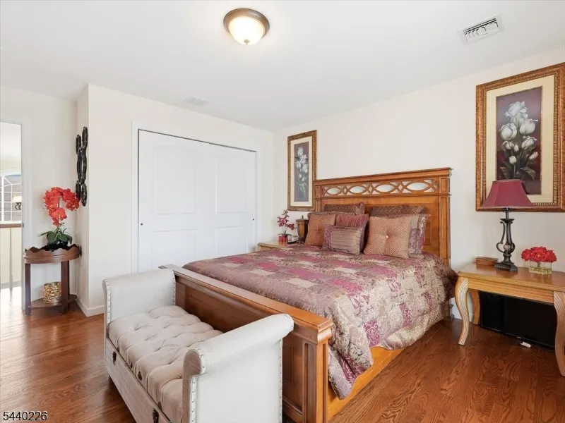 911 Worth Ave Linden City, NJ 07036