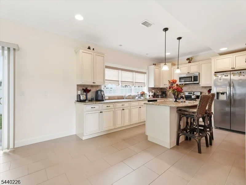 911 Worth Ave Linden City, NJ 07036
