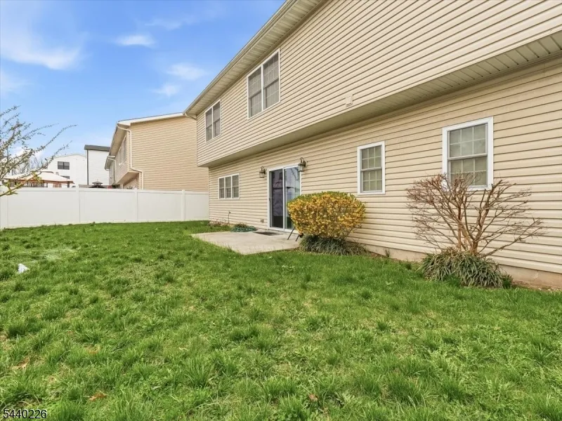 911 Worth Ave Linden City, NJ 07036