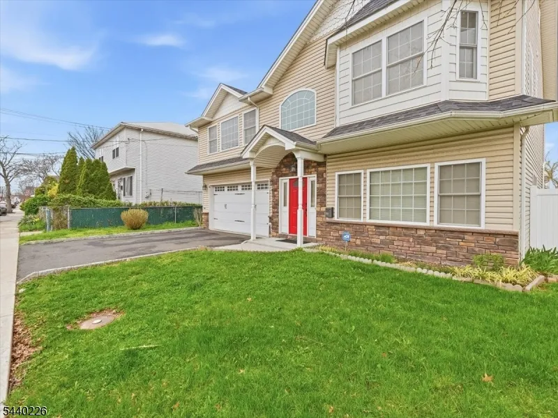 911 Worth Ave Linden City, NJ 07036