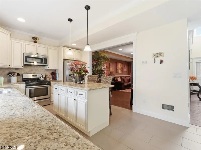 911 Worth Ave Linden City, NJ 07036