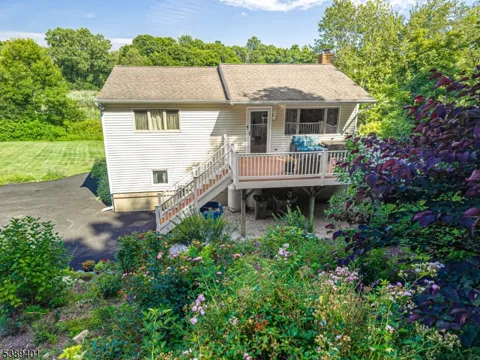 8 Pond Dr
