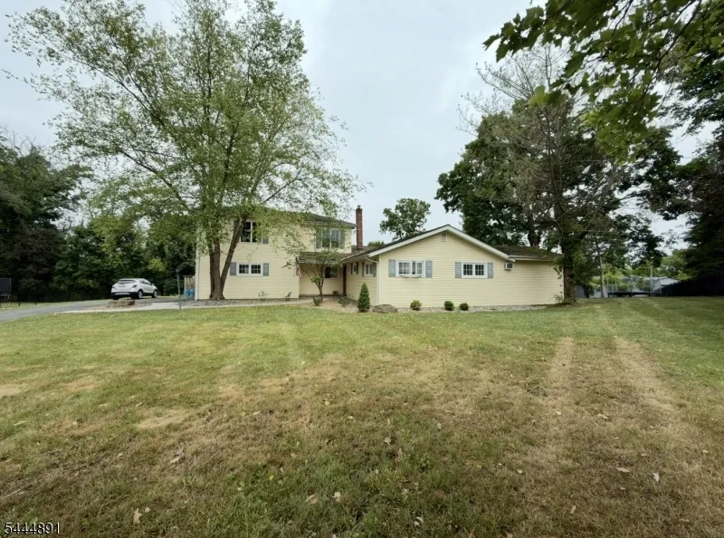 24 Beardslee Rd Millstone, NJ 08844