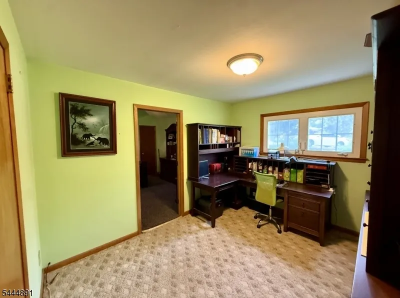 24 Beardslee Rd Millstone, NJ 08844