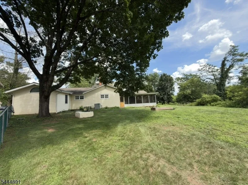 24 Beardslee Rd Millstone, NJ 08844