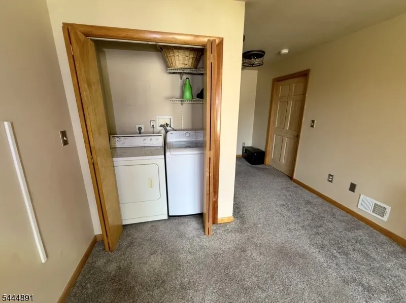 24 Beardslee Rd Millstone, NJ 08844