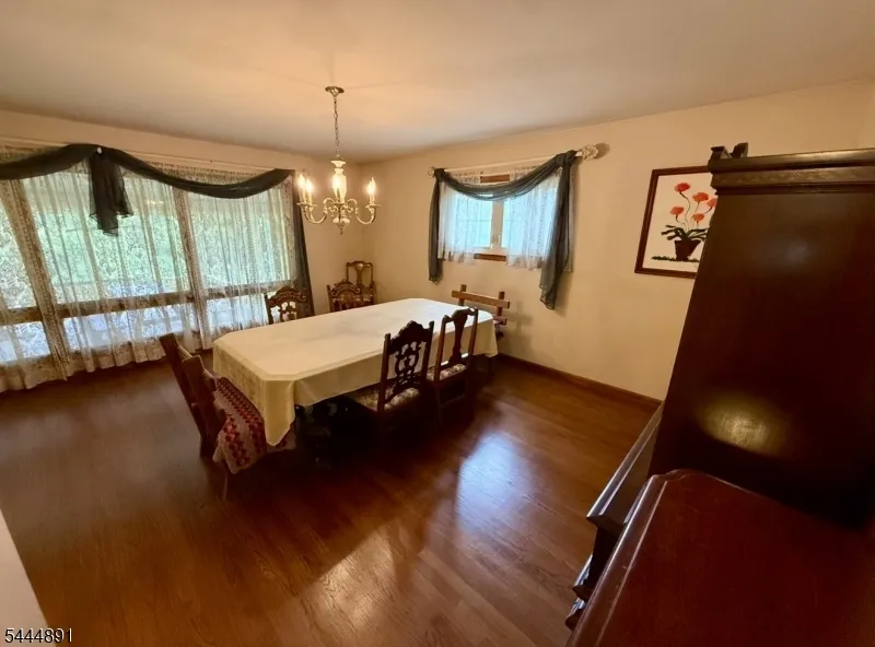 24 Beardslee Rd Millstone, NJ 08844
