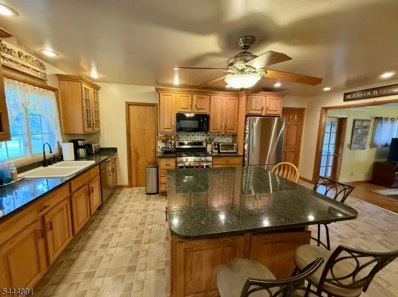 24 Beardslee Rd Millstone, NJ 08844