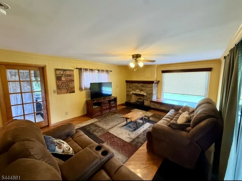 24 Beardslee Rd Millstone, NJ 08844