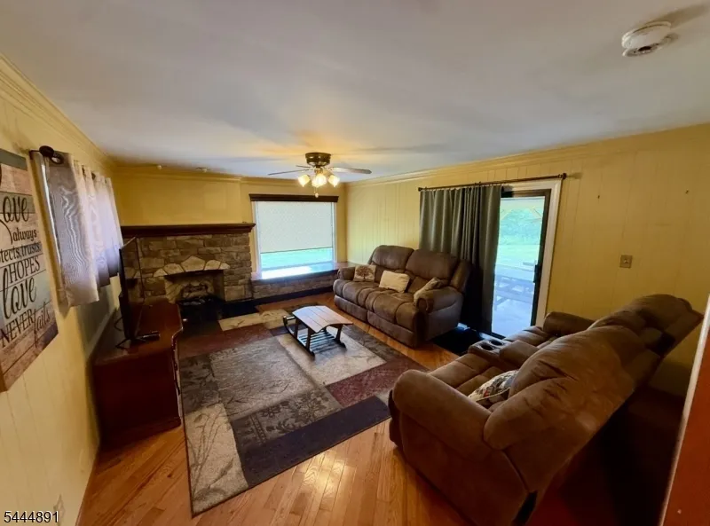 24 Beardslee Rd Millstone, NJ 08844