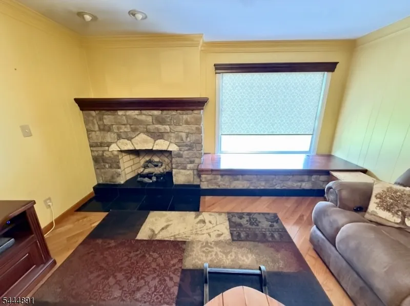 24 Beardslee Rd Millstone, NJ 08844