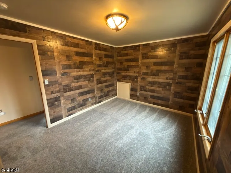 24 Beardslee Rd Millstone, NJ 08844