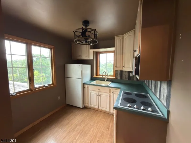 24 Beardslee Rd Millstone, NJ 08844