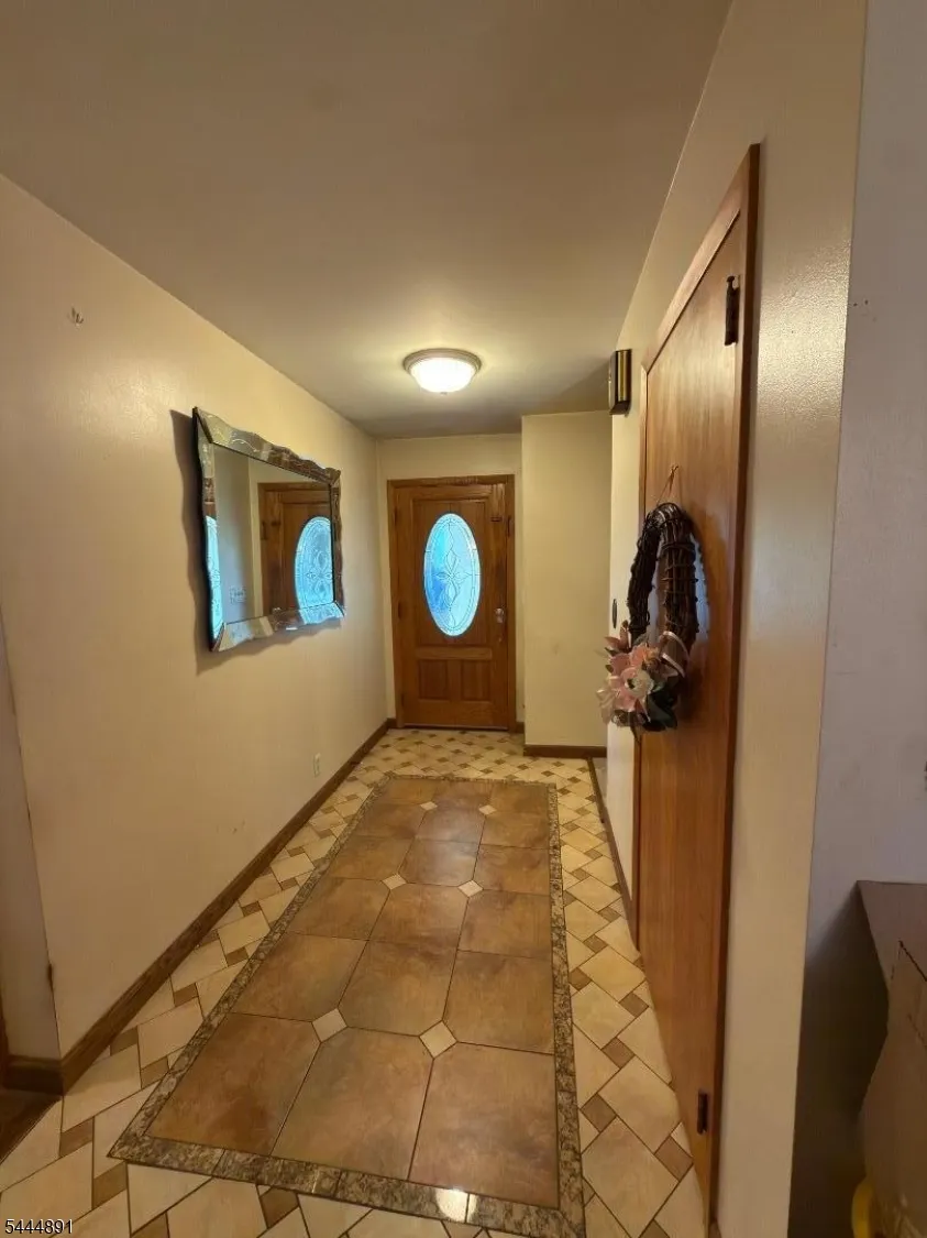 24 Beardslee Rd Millstone, NJ 08844