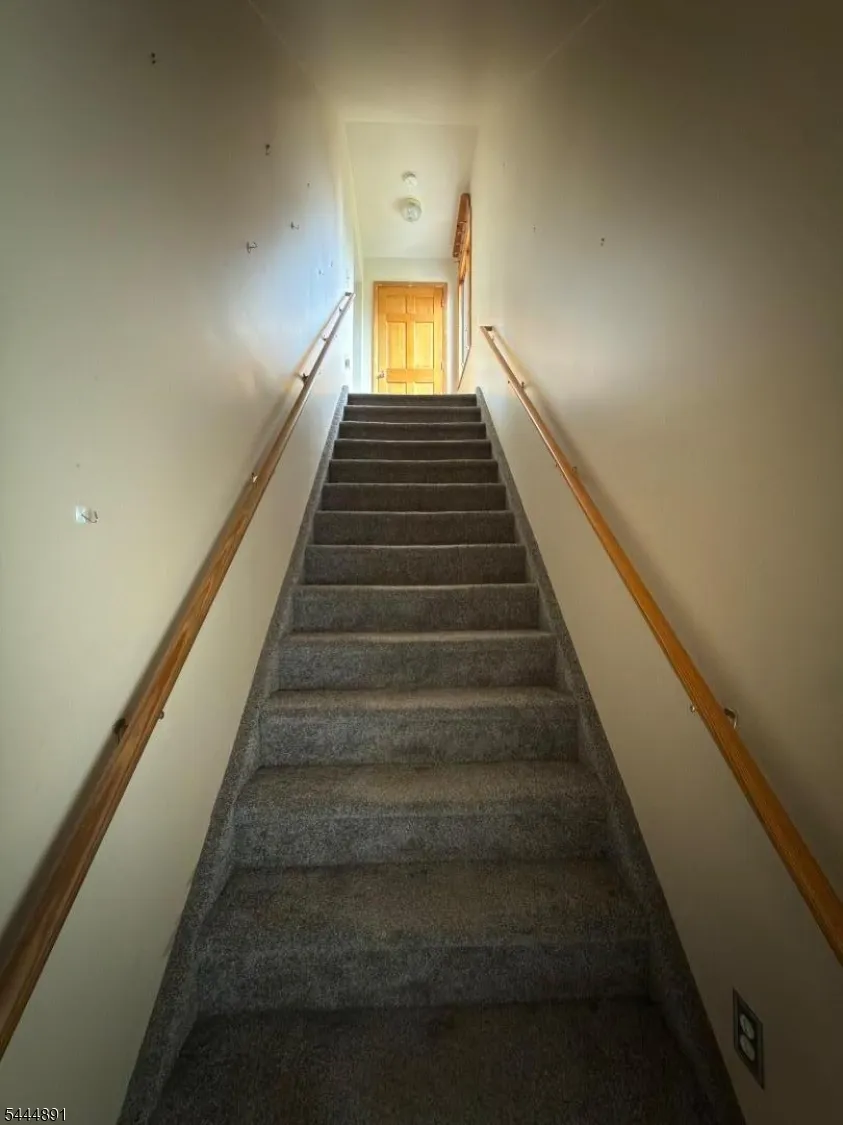 24 Beardslee Rd Millstone, NJ 08844