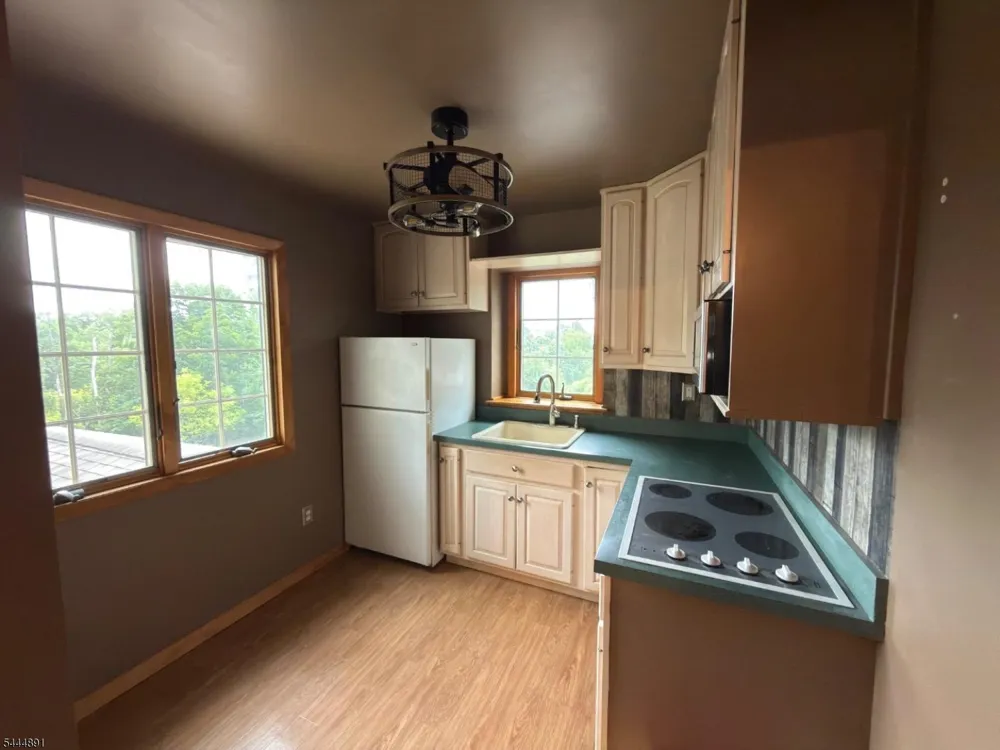 24 Beardslee Rd Millstone, NJ 08844