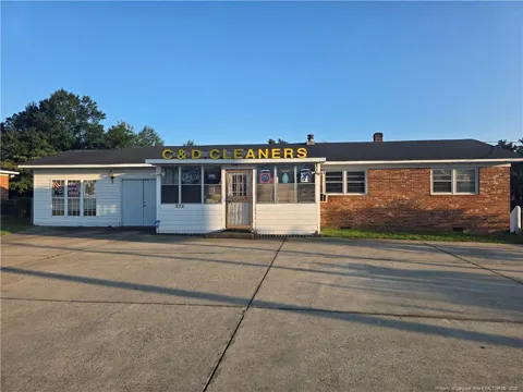 712 E Country Club Drive NW