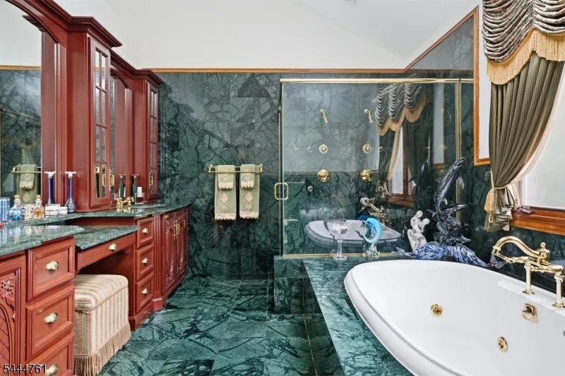 1 WIMBLEDON COURT Cedar Grove, NJ 07009