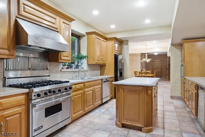 1 WIMBLEDON COURT Cedar Grove, NJ 07009