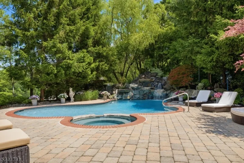 1 WIMBLEDON COURT Cedar Grove, NJ 07009