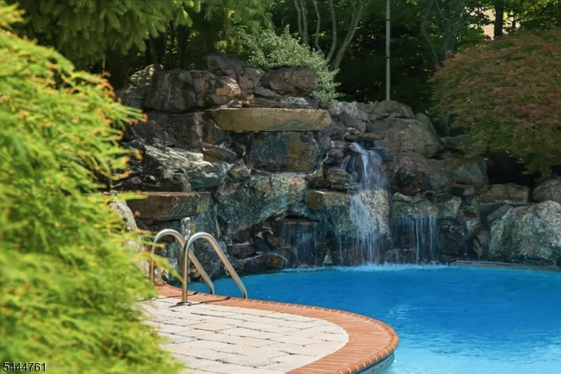 1 WIMBLEDON COURT Cedar Grove, NJ 07009