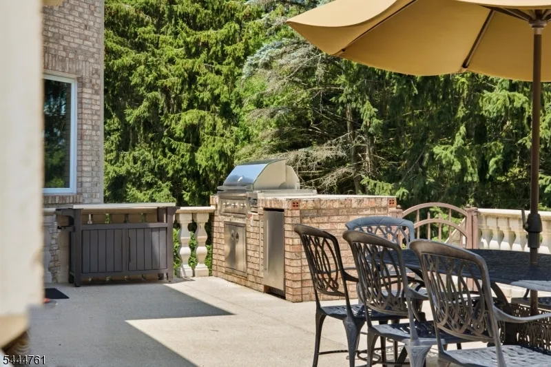 1 WIMBLEDON COURT Cedar Grove, NJ 07009