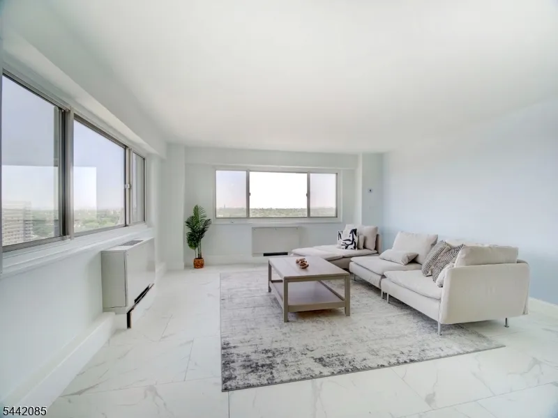 377 S Harrison St #17FF Unit 17FF East Orange City, NJ 07018