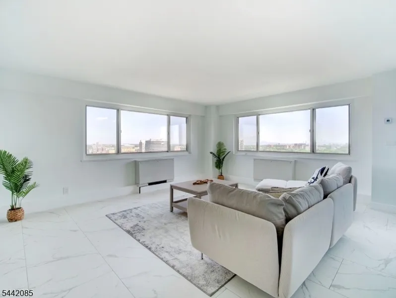 377 S Harrison St #17FF Unit 17FF East Orange City, NJ 07018