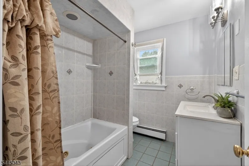 2 Lillian Ter Woodbridge, NJ 07095