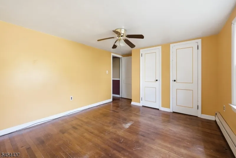 15 Roosevelt Ave Washington, NJ 07865