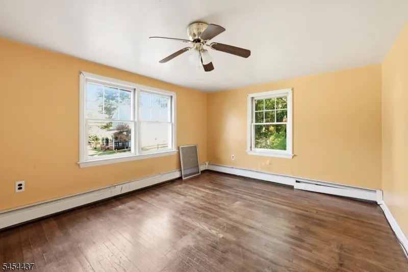 15 Roosevelt Ave Washington, NJ 07865