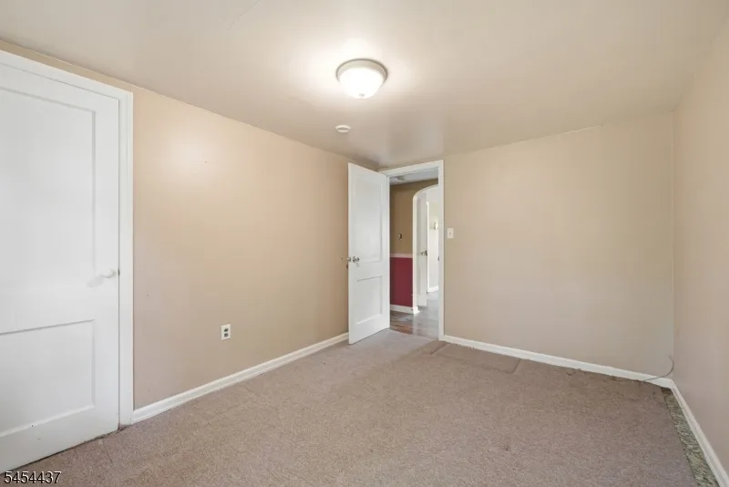 15 Roosevelt Ave Washington, NJ 07865
