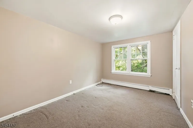 15 Roosevelt Ave Washington, NJ 07865