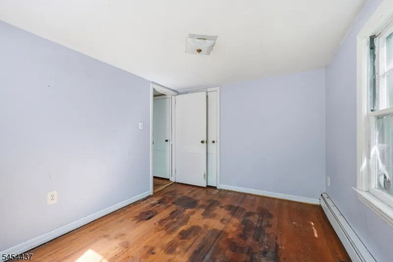 15 Roosevelt Ave Washington, NJ 07865