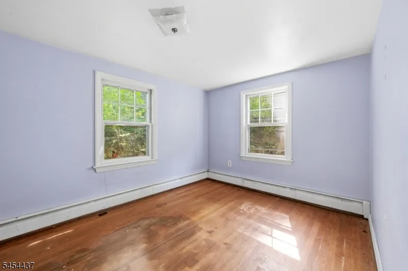 15 Roosevelt Ave Washington, NJ 07865