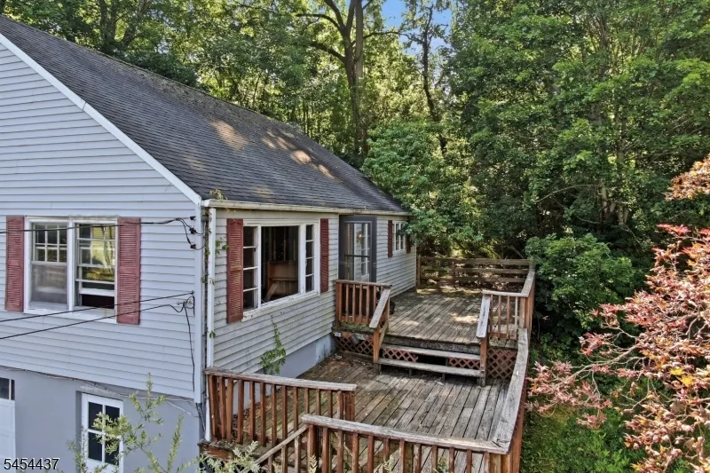 15 Roosevelt Ave Washington, NJ 07865