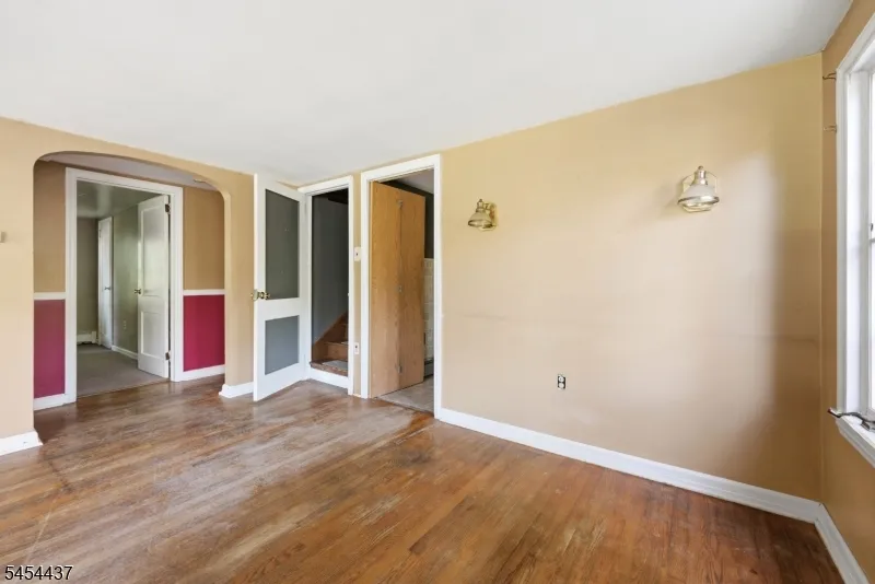 15 Roosevelt Ave Washington, NJ 07865