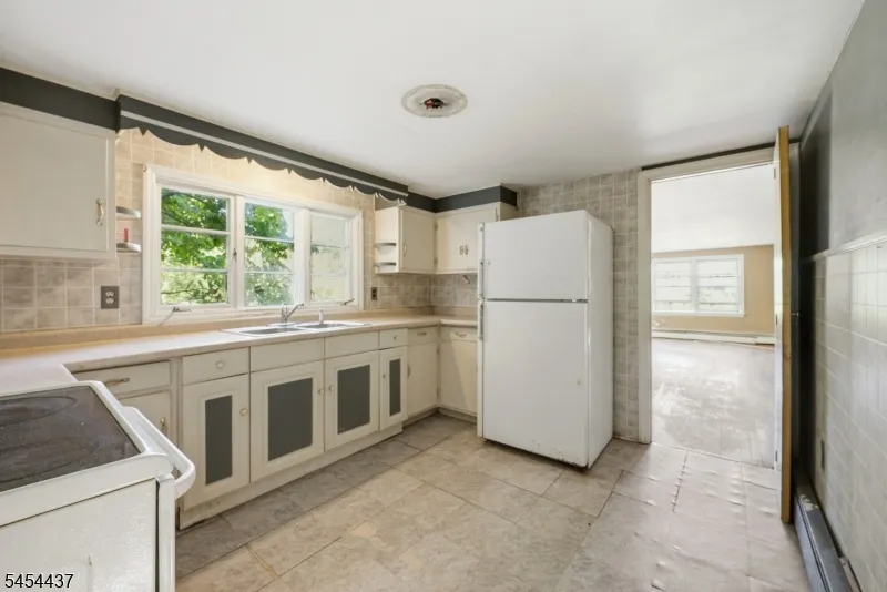 15 Roosevelt Ave Washington, NJ 07865