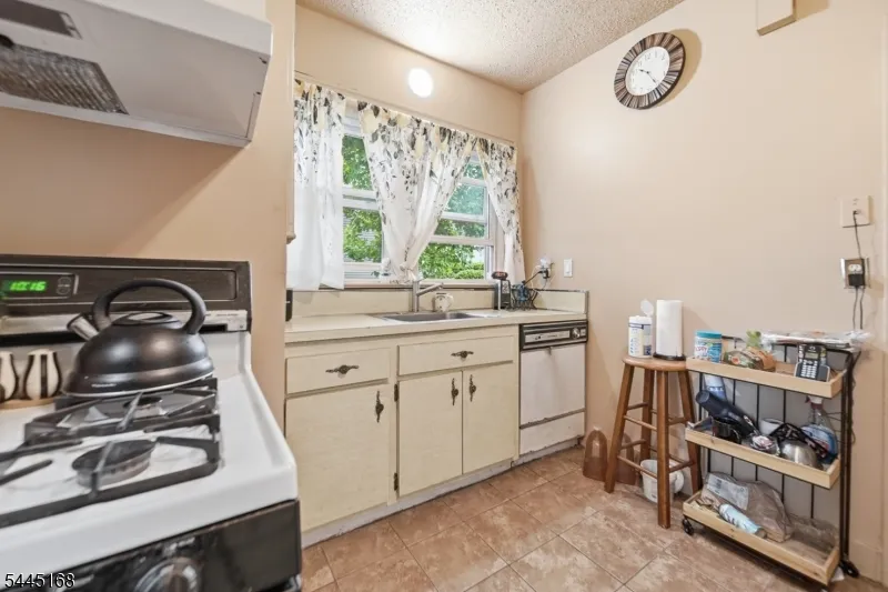 148 W End Ave Englewood City, NJ 07631