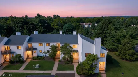 4 Pear Ct