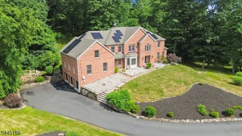 12 Angelo Dr