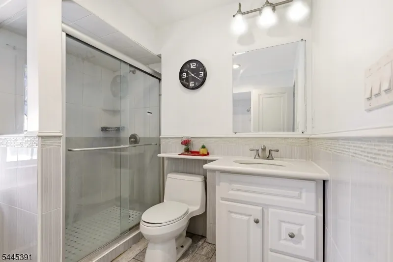 148 John St Englewood City, NJ 07631