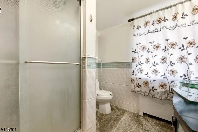 148 John St Englewood City, NJ 07631